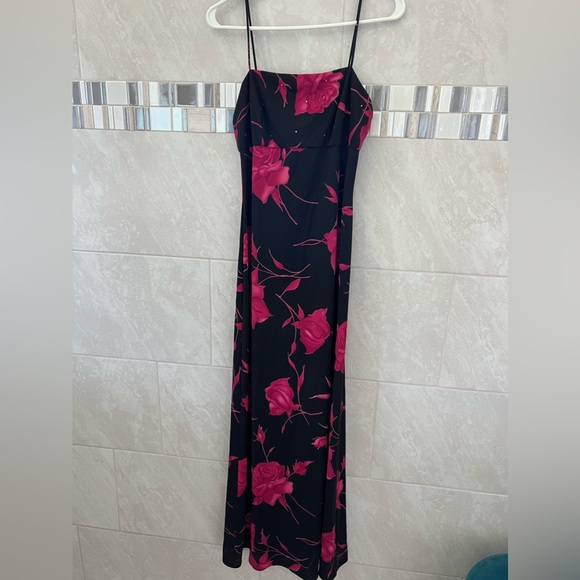 Arianna by Rachel Kaye long spaghetti strap evening gown black pink roses size 8 - Picture 1 of 9